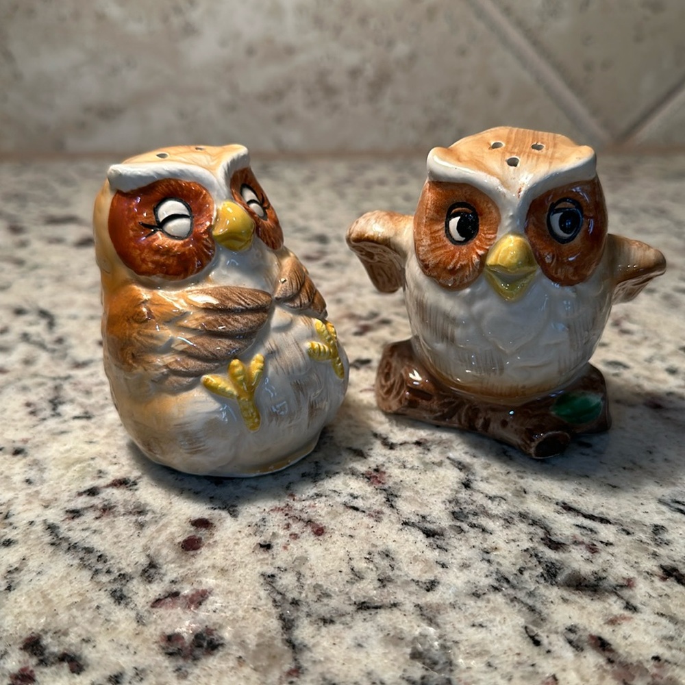 Owl Salt and Pepper Shaker One Lounging Back Otagiri Japan Mary Ann Baker